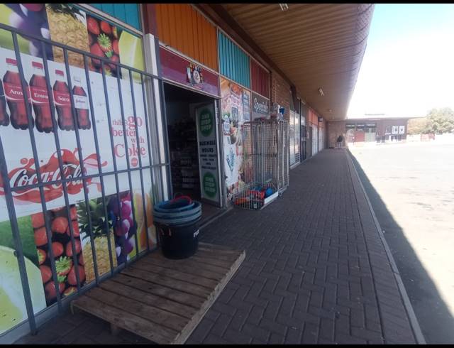 1,500M² BUILDING FOR SALE IN THREE RIVERS EAST